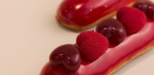 Эклер малина-маракуйя