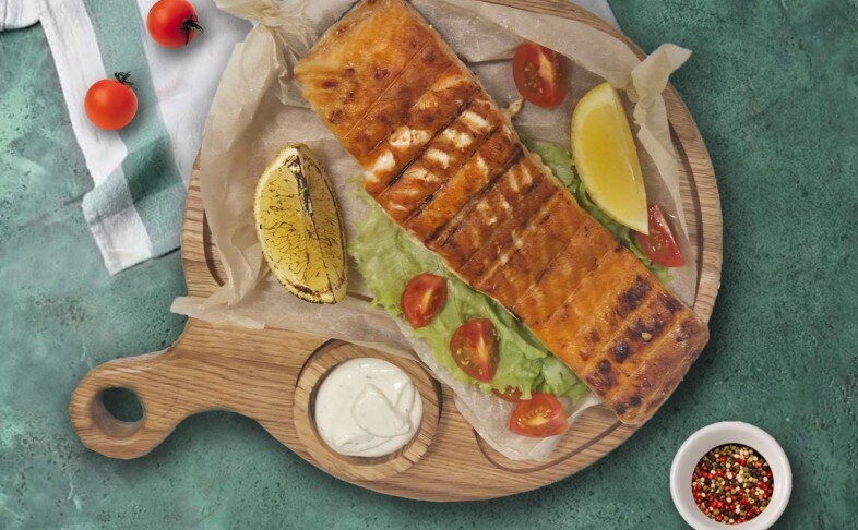 Стейк из лосося запеченный с овощами