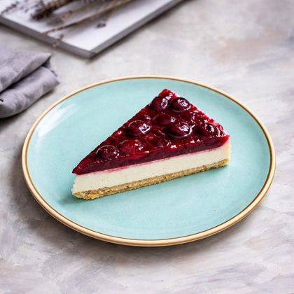 Пирожное "Чизкейк с вишней"