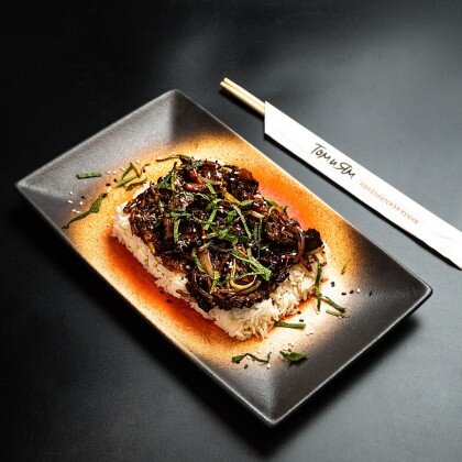 ГОВЯДИНА В УСТРИЧНО-ТОМАТНОМ СОУСЕ