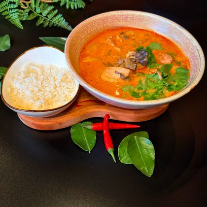 Том Ям с курицей 1/2