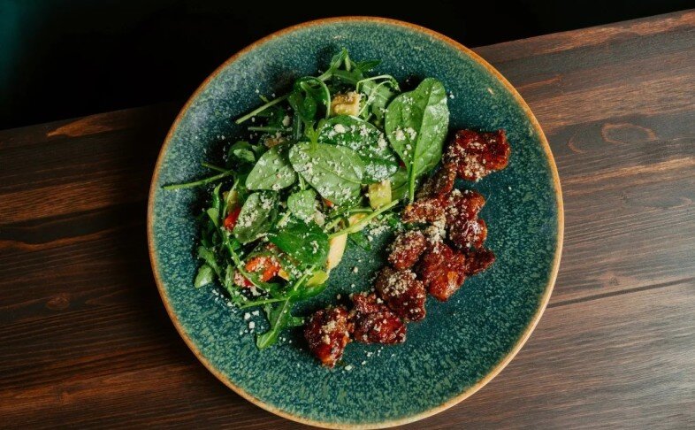 Салат с куриной печенью