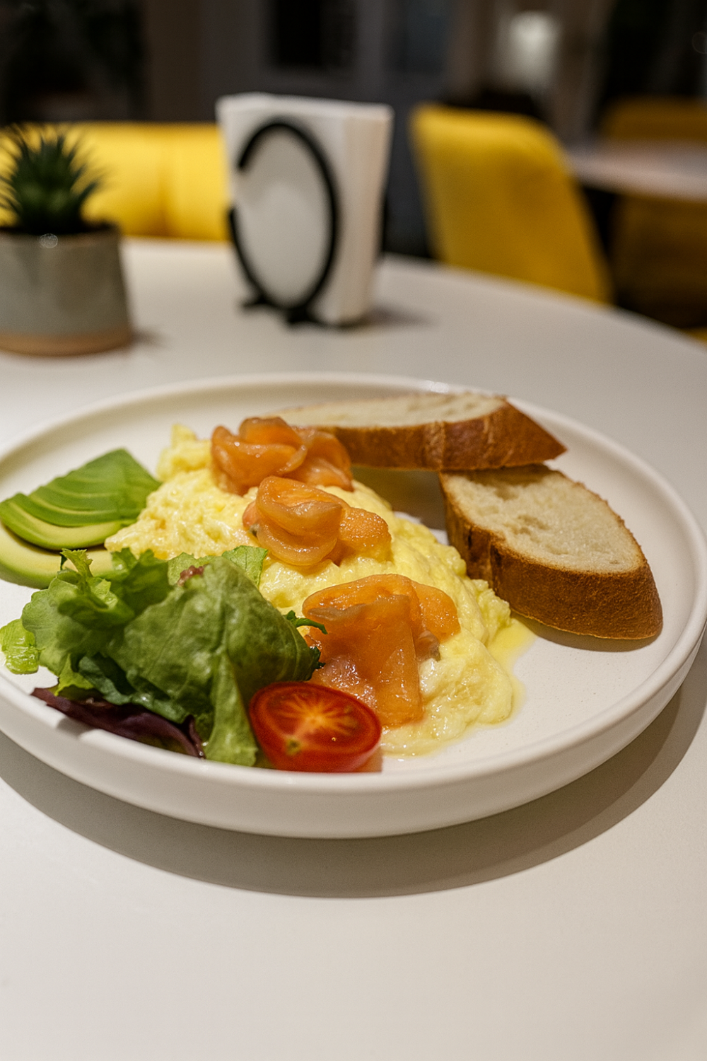 Скрэмбл с лососем