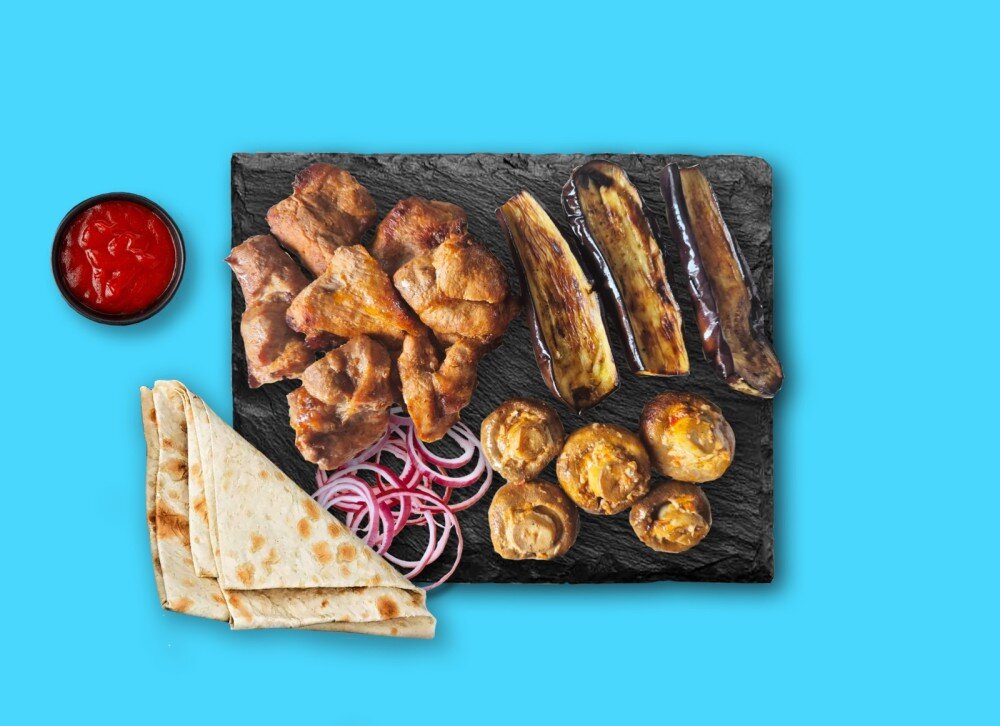 Шашлык из свиной шеи, грибы, баклажаны