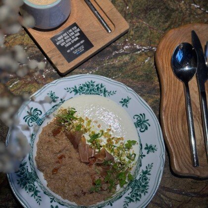 Ржаная каша с прошутто и муссом Грюер