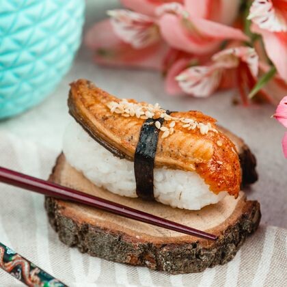 Суши с угрем