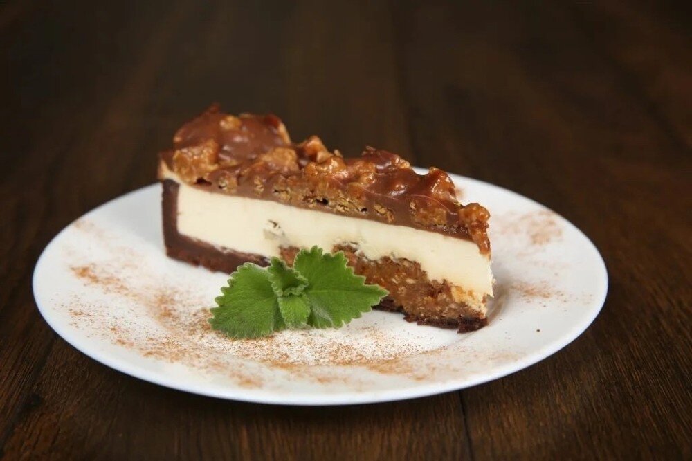 Чизкейк Сникерс