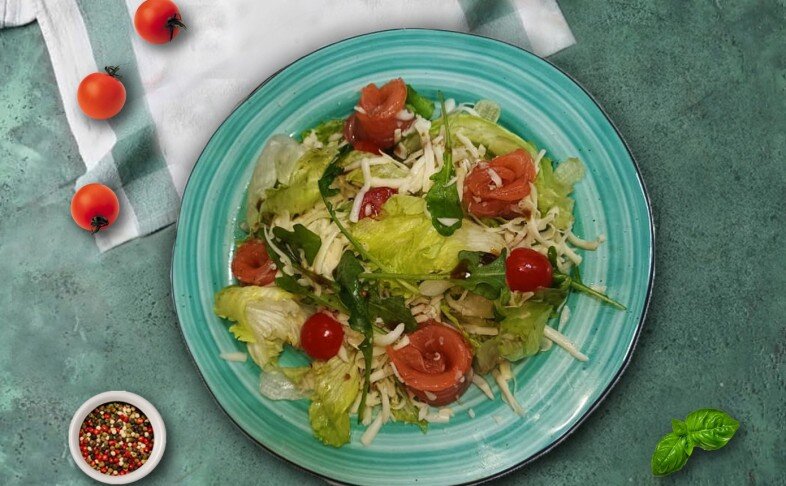 Салат Лосось с сулугуни