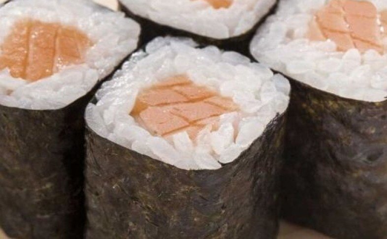 Мини ролл с копченым лососем