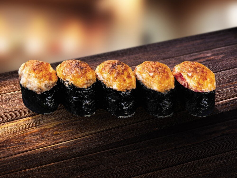 Набор «Вкусные суши с лососем и сырным соусом»