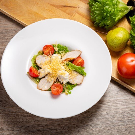 Салат с копченой курицей и  грушей