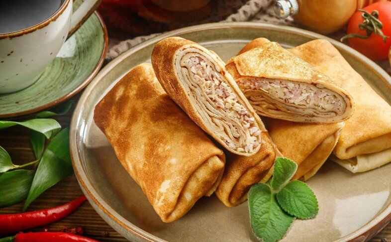 БЛИНЧИКИ С ВЕТЧИНОЙ И СЫРОМ