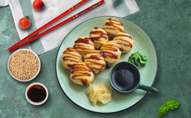 Запеченный ролл Цезарь