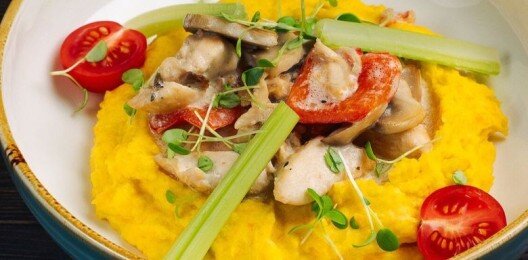 Фрикасе из цыпленка с бабушкиным пюре