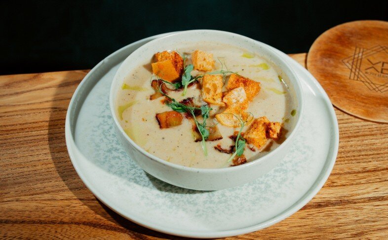 Крем-суп из капусты с беконом