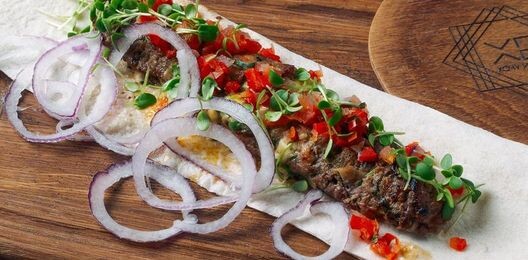 Куриный кебаб с грибами и сыром