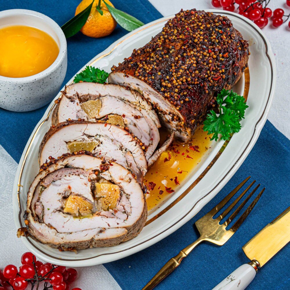 Рулет из двух видов птицы с фруктовым акцентом