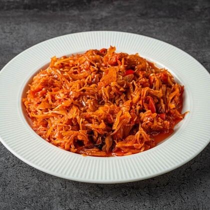 Тушеная молодая капуста