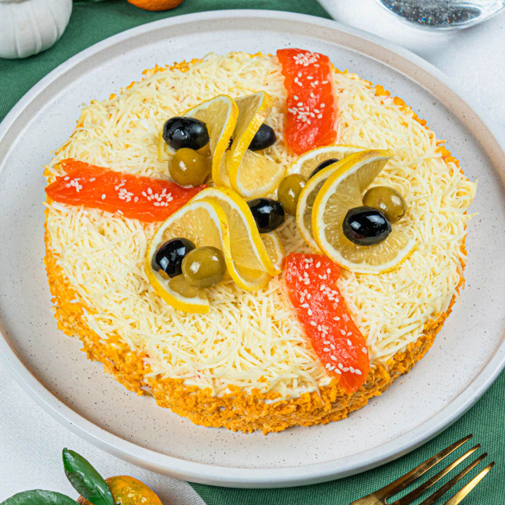 Салат "Форель с крабовыми палочками и пармезаном"