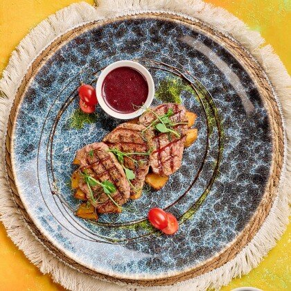 Медальоны из телятины с картофелем