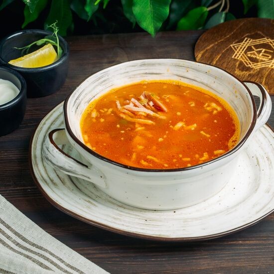 Мясная солянка с копченостями