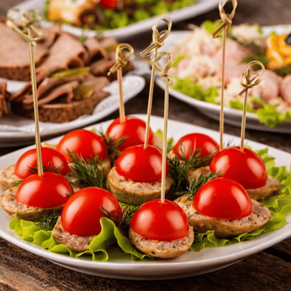 Канапе с дом колбаской и помидорами черри (9-10 шт)