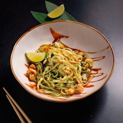 Блюдо недели! Удон с креветками и шпинатом