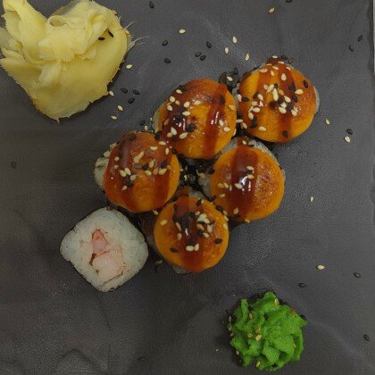 Запеченый хосомаки с креветкой