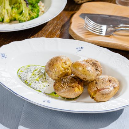 Молодой картофель с розмарином