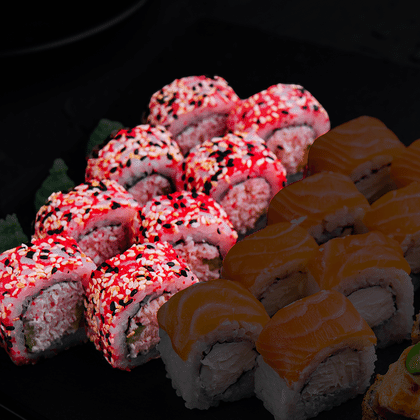 Авокадо и нежный краб с икрой тобико