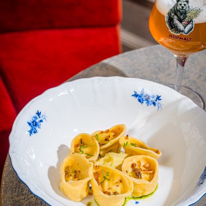 Ярушки с 3-мя видами мяса с горчичным соусом и хрустящим беконом