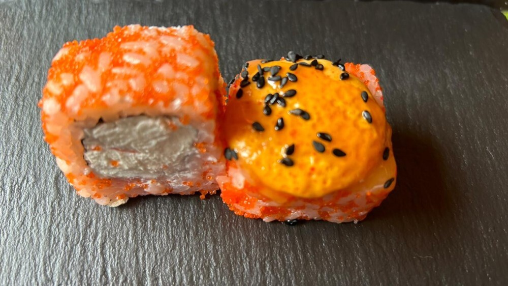 Калифорния, запеченная с манго соусом