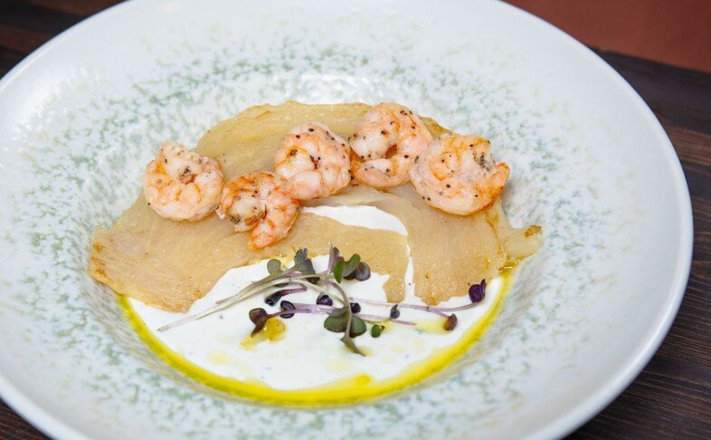 Стейк из капусты с креветками