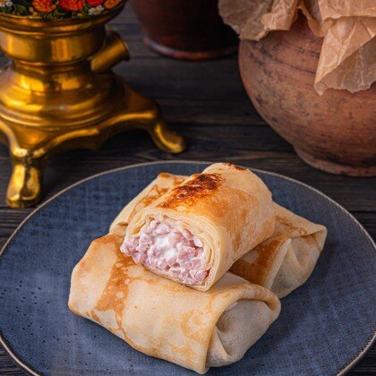 Блинчики с нежной ветчиной и монастырским сыром