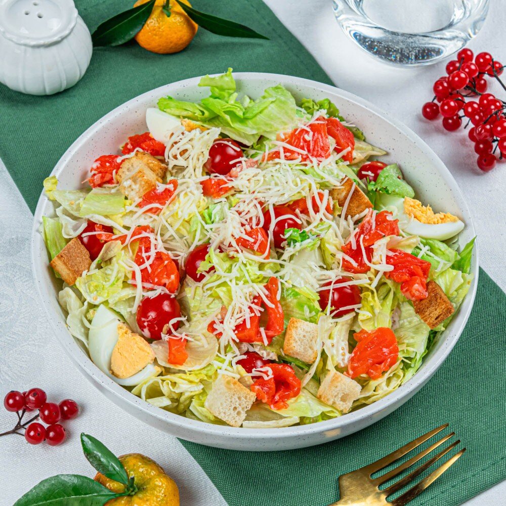 Салат "Цезарь со слабосоленой форелью"