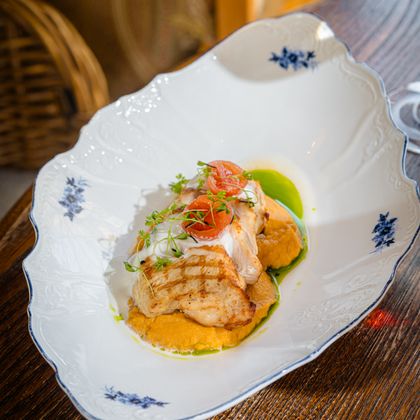 Индейка с хумусом из батата и кокосовым крем-фрешем