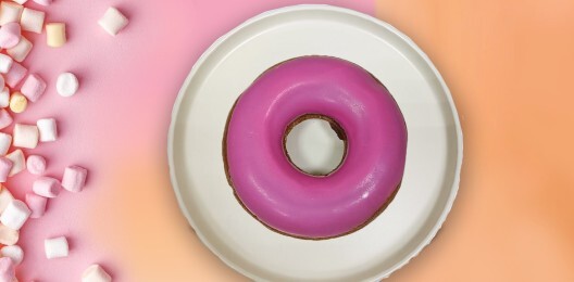 Пончик в малиновом шоколаде